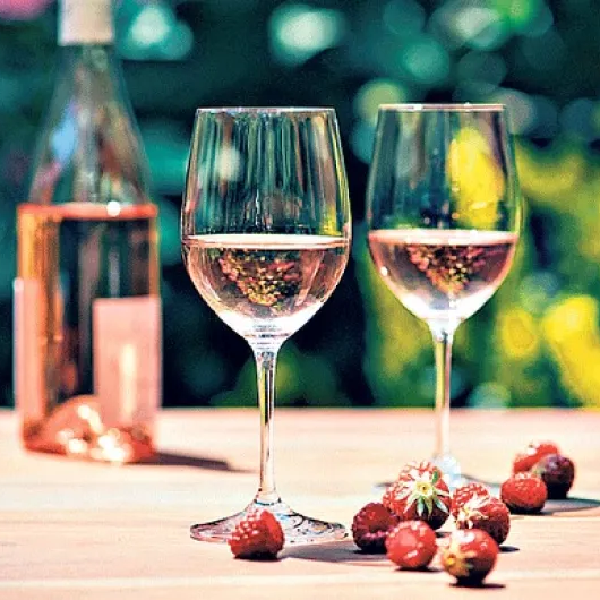 Rượu vang hồng là gì? Những chai rượu vang hồng ngon nhất